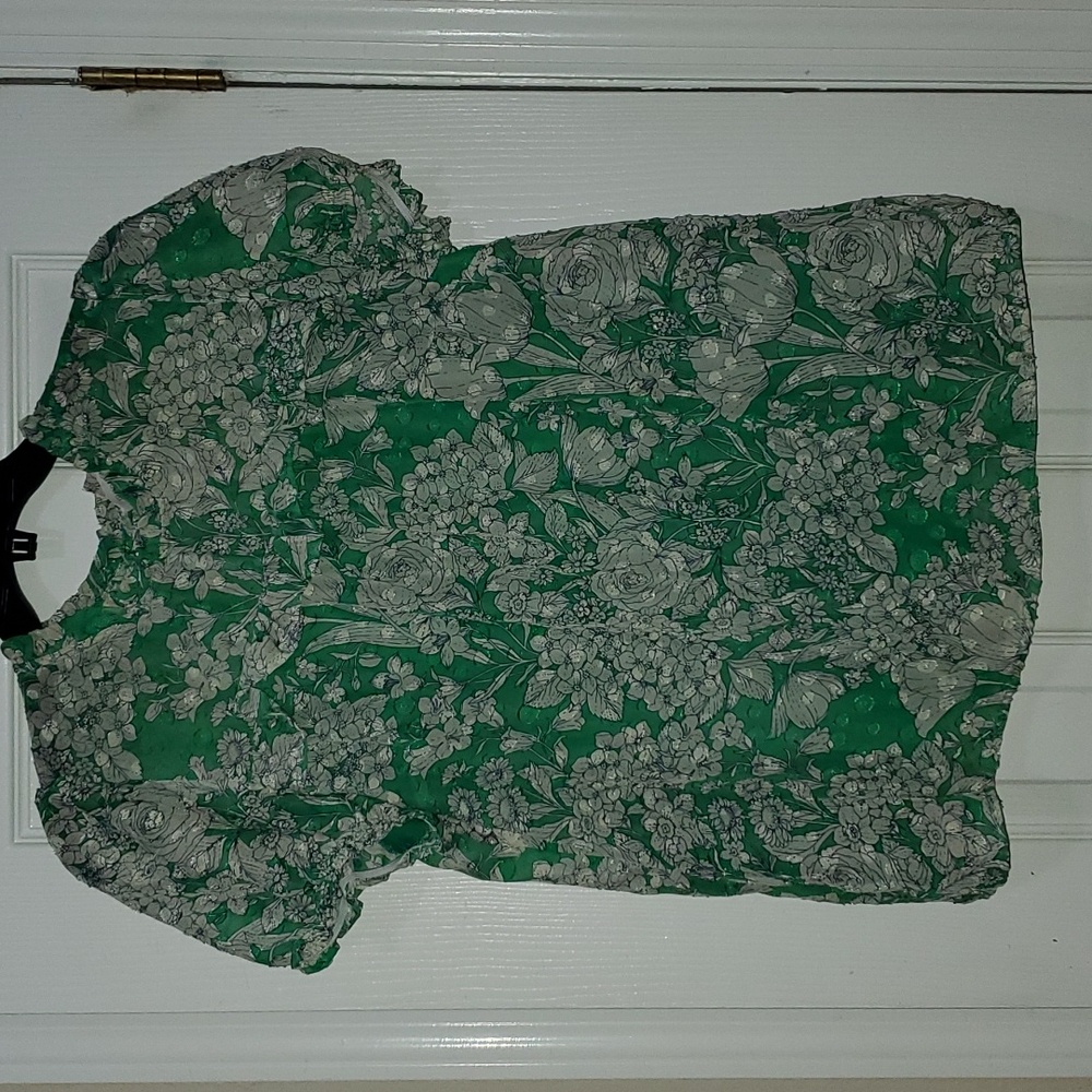 Monteau Los Angeles Green & White Blouse